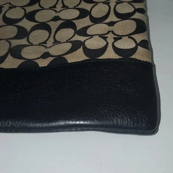 COACH Madison Signature Print Slim File Bag Crossbody Shoulder Bag Black\Tan - Picture 4 of 16